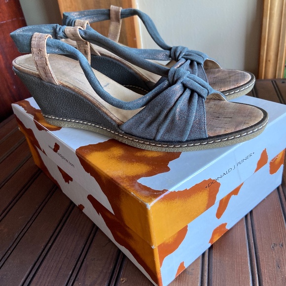 Donald Pliner sling back POLA-60CF rust/bronze natural wedge heels. - Picture 2 of 10